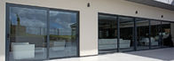 ประตูบานเลื่อนกระจกอลูมิเนียมใสที่ทันสมัยสำหรับระบายอากาศ ISO9001 บานเลื่อนประตูโปรไฟล์อลูมิเนียมเซ็นเซอร์อัตโนมัติ glass